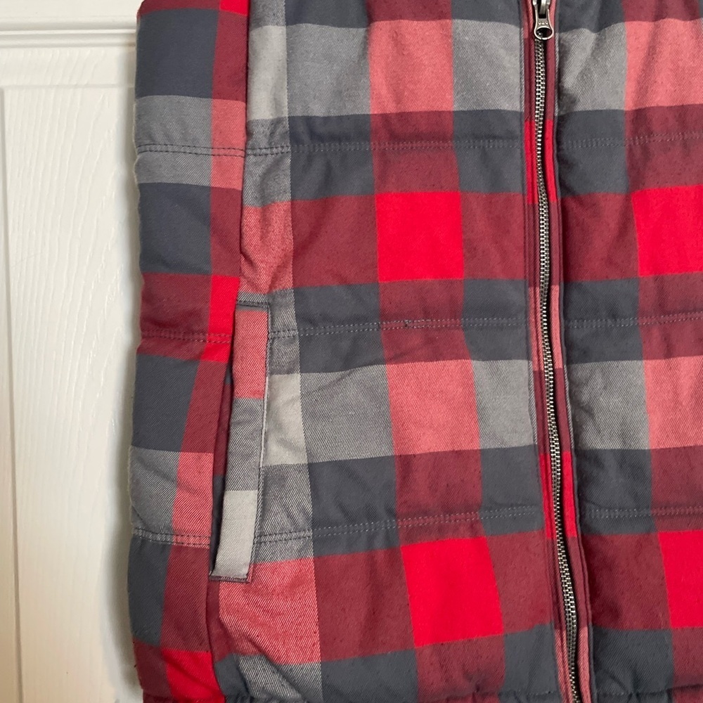 Old Navy Men’s Medium Red and Gray Checkered Vest - Picture 2 of 6